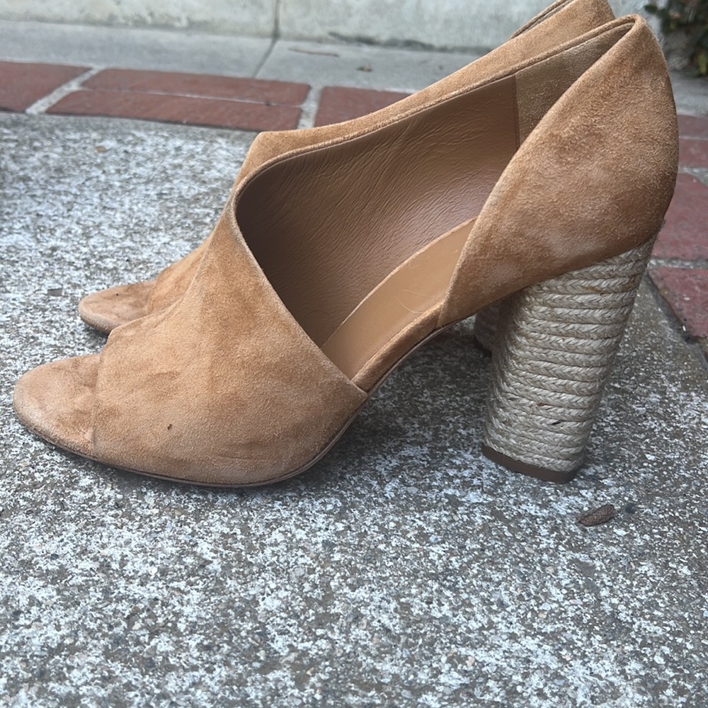 Assorted Designer Heels - Picture 6 of 7
